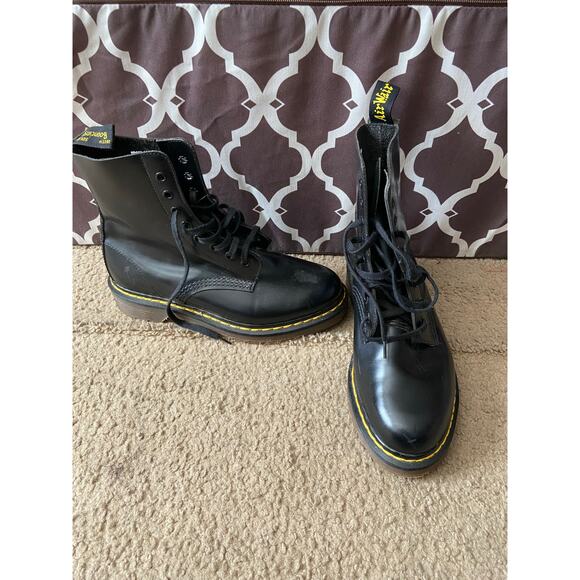 Dr. Martens Women's black combat boots Size 6 - Picture 2 of 11
